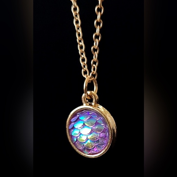 Iridescent Mermaid Scale Pendent Gold Tone Chain BFF - Picture 1 of 4